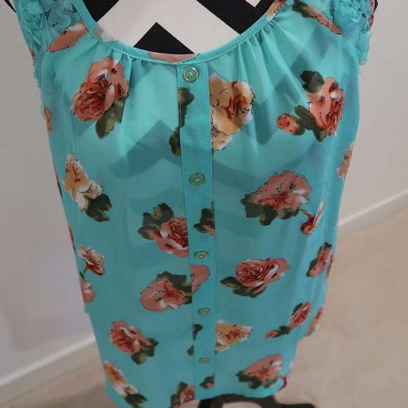 Floral Sleeveless Top - Picture 4 of 5